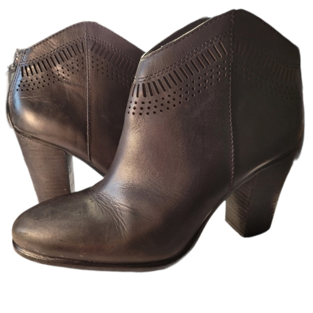VINCE CAMUTO FETTER ANKLE BOOT